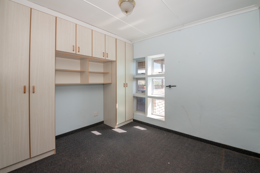 6 Bedroom Property for Sale in Pringle Bay Western Cape